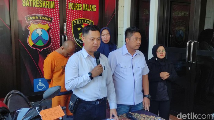 Munif, suami di Kota Malang tawarkan istri untuk layanan theesome