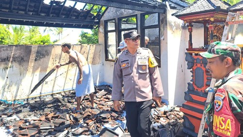 Palinggih Piyasan dan bale penyimpanan milik warga Desa Tulamben, Kecamatan Kubu, Kabupaten Karangasem, Bali, hangus terbakar pada Rabu (20/12/2023). (Foto: Dok. Polres Karangasem)