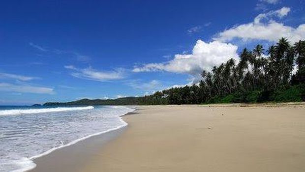 Pantai Sorake (disbudpar.sumutprov.go.id)