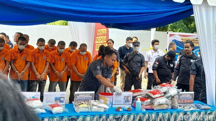 Pemusnahan narkotika jenis sabu dan ganja di Kantor BNN Sulsel.