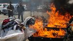 Bea Cukai Bakar Pakaian Bekas Impor Ilegal