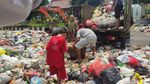 Potret Depan Pendopo Sidoarjo Penuh Sampah Imbas Demo Petugas Kebersihan
