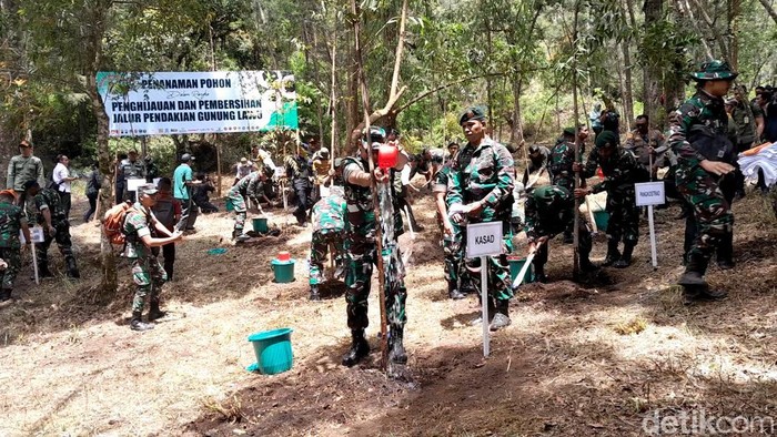 Penghijauan di Gunung Lawu, Karanganyar, dipimpin oleh KSAD Jenderal Maruli Simanjuntak, Rabu (20/12/2023).