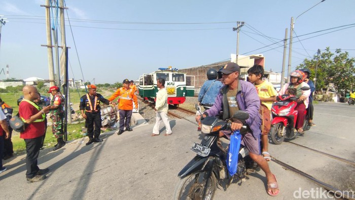 PT KAI Daop 4 Semarang melakukan inspeksi untuk daerah rawan bencana dan perlintasan tanpa palang pintu di ruas Stasiun Poncol Semarang hingga Stasiun Brumbung jelang Nataru