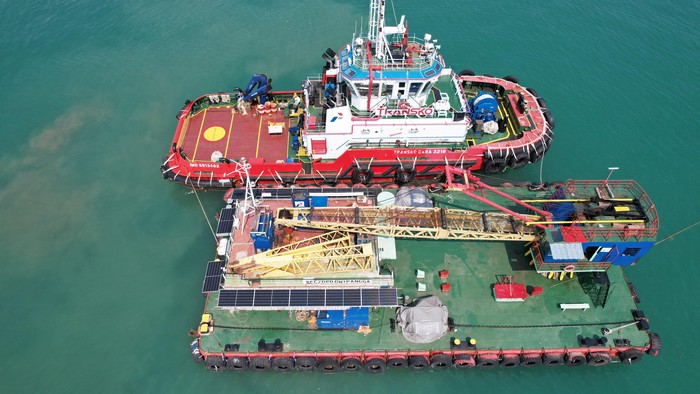 Efisiensi BBM, Pertamina Trans Kontinental Pasang PLTS di Kapal Derek