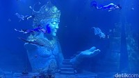Di Taman Safari Bali traveler akan bisa menyaksikan pertunjukan Varuna mulai Kamis (21/12/2023). Jadwal pementasan Varuna akan digelar dua kali sehari, saat lunch dan dinner. Untuk tahap awal, gate akan dibuka mulai pukul 12.30 WITA. Varuna memiliki kapasitas 150 orang. Jika tak ingin kehabisan tiket untuk menyaksikan pertunjukan spektakuler di Varuna, traveler bisa melakukan pemesanan tiket di https://tamansafari.com/varuna/.