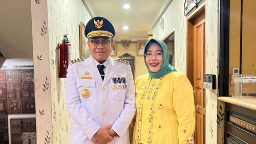 Pj Gubernur NTB Lalu Gita Ariadi bersama istri Lale Prayatni.