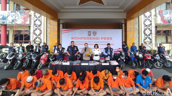 Polisi merilis ungkap kasus curanmor yang ada di Palembang