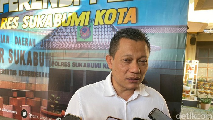 Polres Sukabumi Kota turun tangan mengusut adanya penyewaan kos-kosan per jam. Diduga kos-kosan ini kerap dimanfaatkan untuk prostitusi terselubung.