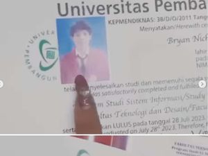 Viral Bikin Emosi, Wanita Bakar Ijazah Pacar Gegara Belum Kembalikan Helm