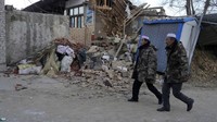 Survei Geologi Amerika Serikat atau USGS mencatat gempa bumi itu mengguncang pada Senin (18/12) malam, sekitar pukul 23.59 waktu setempat, dengan kekuatan sebesar Magnitudo 5,9. Kantor berita Xinhua, secara terpisah, menyebut gempa itu berkekuatan Magnitudo 6,2. AP Photo/Ng Han Guan.