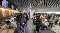 Jumlah itu terdiri dari rute domestik 46.089 orang dan rute internasional 10.302 orang.  