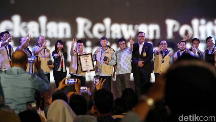 Prabowo-Gibran Digital Team Gelar Konsolidasi Prabowo-Gibran Digital Team (PRIDE) gelar konsolidasi Pasukan Digital Menangkan Prabowo-Gibran di Jakarta. Acara itu memecahkan rekor MURI.
