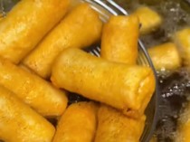 Wanita Ini Jualan Risoles di China, Laku Terjual 300 Buah!