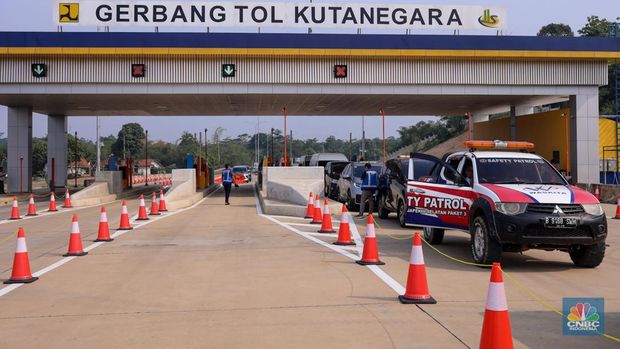 Ruas Tol Jakarta Cikampek II Selatan (Japek II Selatan), Purwakarta, Jawa Barat, Senin (18/12/2023). (CNBC Indonesia/Faisal Rahman)