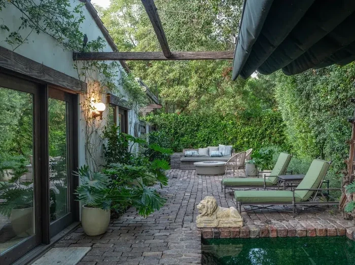 Rumah Robert Pattinson/Credit Lawrence Fitz-Simon