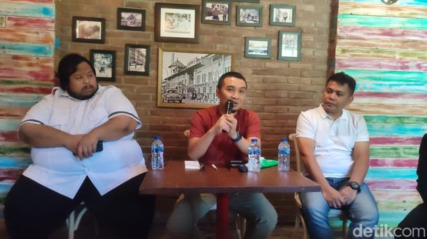 Direktur Utama PSM Makassar Sadikin Aksa blak-blakan terkait kondisi finansial PSM yang dilanda tunggakan gaji pemain dan staf.