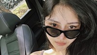 Pemilik nama lengkap Mawar Dhimas Febra Purwanti ini menghabiskan mulai dari Rp 70 juta untuk operasi hidung, tapi karena ada revisi, maka harga itu dikalikan dua.  Foto: Instagram mysamawar