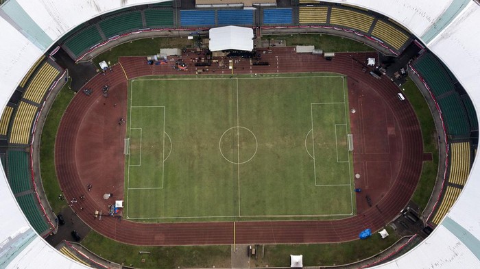 Foto udara Stadion Patriot Chandrabhaga di Bekasi, Jawa Barat, Selasa (19/12/2023). Stadion Patriot merupakan salah satu dari 22 Stadion yang akan direnovasi Kementerian Pekerjaan dan Perumahan Rakyat (PUPR) yang dikategorikan rusak sedang dan akan dikerjakan pada akhir Desember 2023. ANTARA FOTO/ Fakhri Hermansyah/rwa.