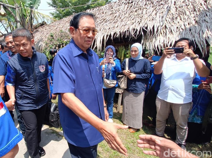 Susilo Bambang Yudhoyono (SBY) melanjutkan safari politik di Kabupaten Banyumas, Rabu (20/12/2023).
