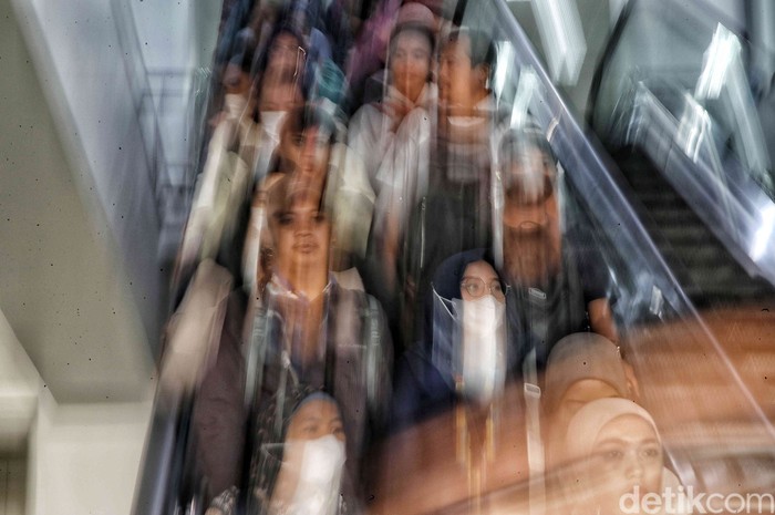 Dirjen Perkeretaapian Kemenhub menerapkan switch over atau penyesuaian jalur KRL di Stasiun Manggarai, Rabu (20/12/2023).