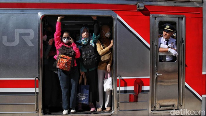 Kecelakaan Tragis: Bocah Terjatuh ke Celah Peron Stasiun Manggarai Akibat Dorongan Penumpang