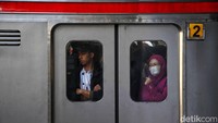 Penyesuaian jalur yang dimulai hari ini akan berdampak bagi penumpang KRL jalur Commuter Line Cikarang.  