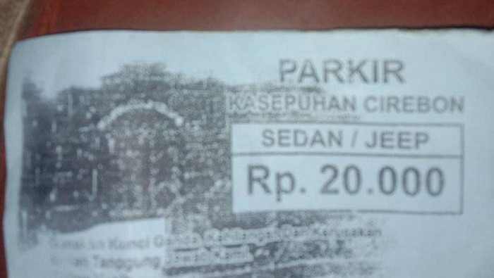 Tiket parkir Keraton Kasepuhan yang viral di media sosial.