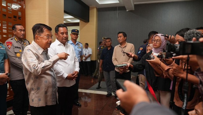 Wakil Presiden ke-10 dan ke-12 RI Jusuf Kalla saat di Kantor Gubernur Sulsel.