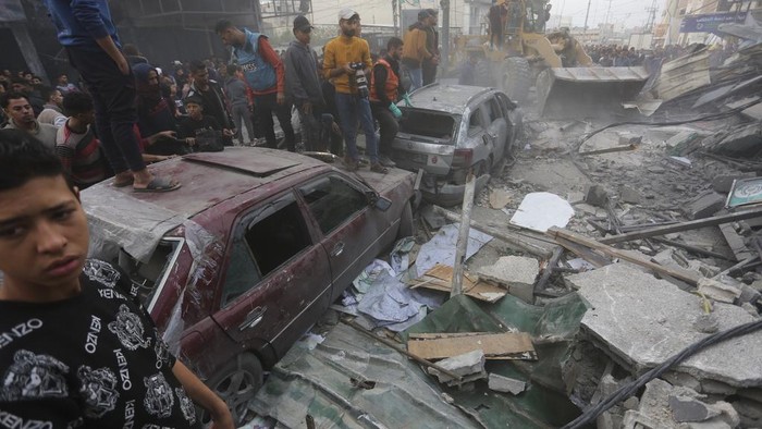 Palestinians look at the destruction after an Israeli strike in Rafah, Gaza Strip, Wednesday, Dec. 20, 2023. (AP Photo/Hatem Ali)