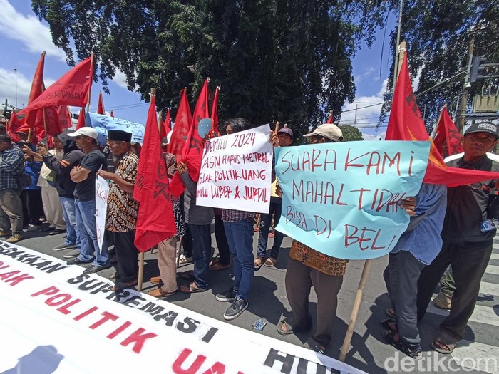 Aksi damai lawan korupsi dan politik uang di Blitar