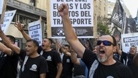 Beberapa hari setelah menjabat, pemerintahan Presiden Argentina Javier Milei mengumumkan langkah-langkah ekonomi drastis yang membuat marah beberapa kelompok sosial dan buruh. AP/Gustavo Garello  