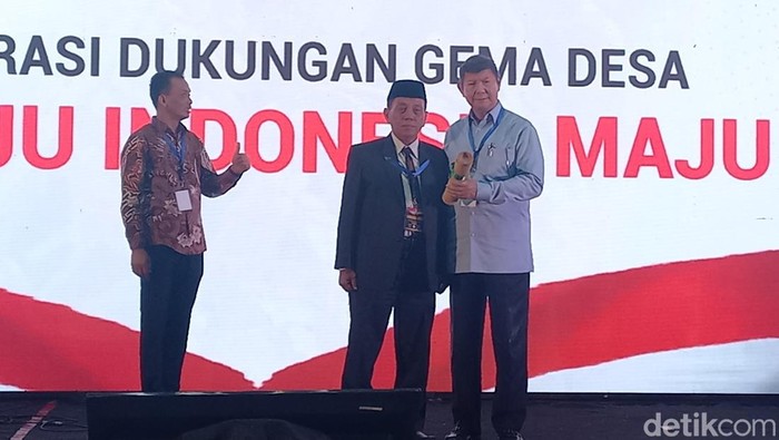 Anggota Dewan Pengarah TKN Prabowo-Gibran, Hashim Djojohadikusumo, saat menghadiri acara deklarasi Gema Desa Jateng, di Hotel Grand Mercure Solo Baru, Kabupaten Sukoharjo, Kamis (21/12/2023).