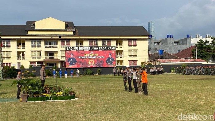 Polda Lampung menerjunkan ribuan personel untuk pengamanan 1.050 gereja serta objek vital lainnya selama Natal dan Tahun Baru.