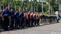 Petugas gabungan seperti Polri, Dishub, dan Satpol PP hadir dalam apel tersebut.