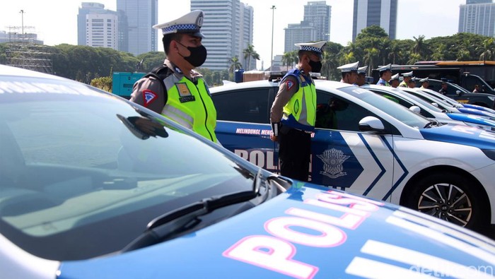 Polri menggelar apel pasukan Operasi Lilin 2023 dalam rangka pengamanan Natal dan tahun baru 2024. Apel digelar di Silang Monas, Jakarta Pusat, Kamis (21/12/2023).
