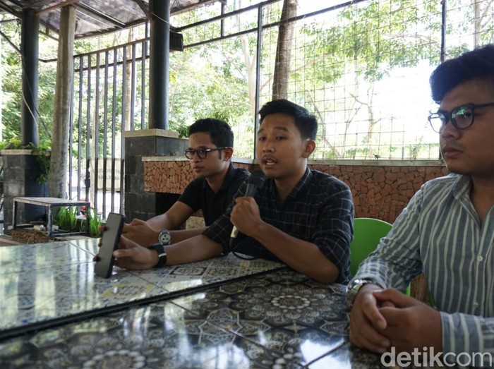Ketua BEM KM UGM Gielbran M Noor saag memeberikan keterangan kepada wartawan, Kamis (21/12/2023)