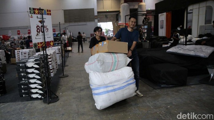Berburu Barang Cuci Gudang di Big Bang Festival Big Bang Festival akhir tahun kembali digelar. Pameran Cuci Gudang Terbesar ini digelar 22 Desember 2023 – 1 Januari 2024 di JIExpo Kemayoran, Jakarta.