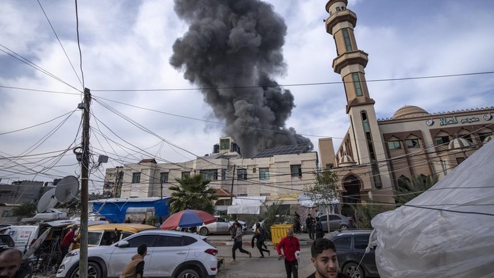 Smoke rises following an Israeli bombardment on Rafah, southern Gaza Strip, Wednesday, Dec. 20, 2023. (AP Photo/Fatima Shbair)