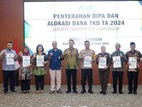 Bupati Lamongan Serahkan DIPA Dan Daftar Alokasi TKD 2024, Ini Pesannya