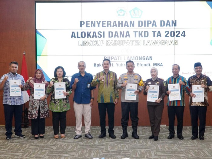 Bupati Lamongan Serahkan DIPA dan Daftar Alokasi TKD 2024