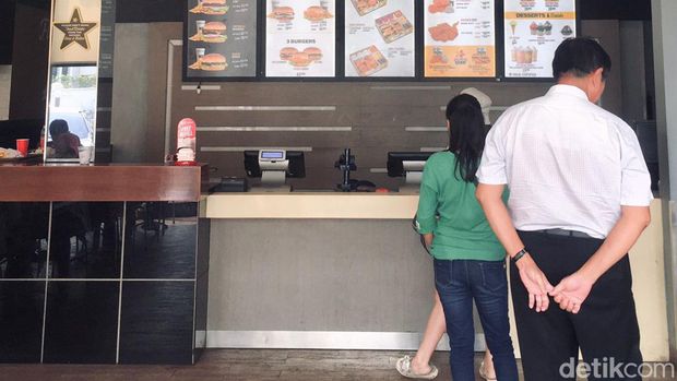 Carl's Jr Kertajaya Indah Surabaya
