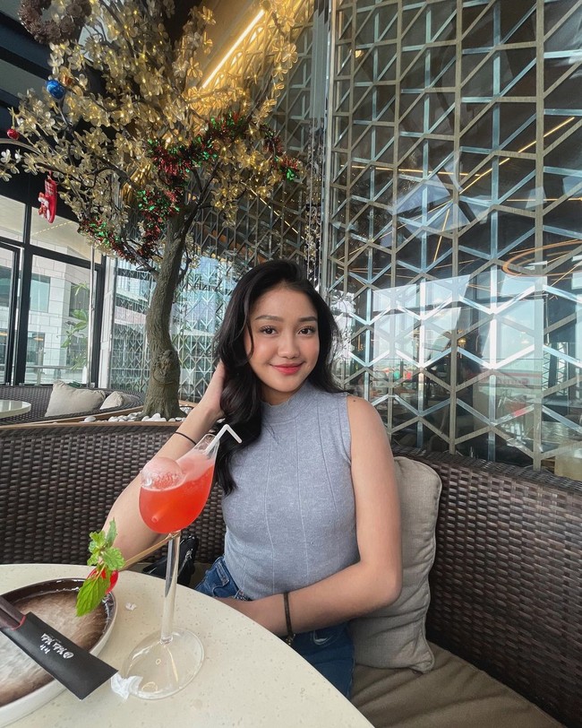 Chika kini kembali jadi perbincangan karena dikabarkan terjerat kasus narkoba. Ia bersama 5 temannya ditangkap di sebuah hotel saat tengah berpesta ganja. Foto: dok Instagram