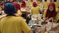 Dengan adanya pita cukai baru, Bea Cukai memastikan akan terus memperketat pengawasan peredaran rokok-rokok ilegal. Sampai Oktober 2023 pihaknya sudah menindak 641 juta batang rokok berpita cukai palsu, di mana terbanyak berada di Jawa Timur. 