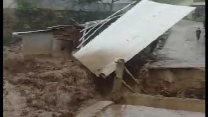 Dampak banjir bandang yang melanda Nagari Surian (dok BPBD Solok)
