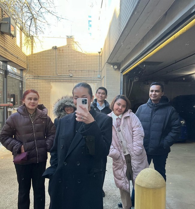 Setelah menikah pada 20 Mei 2023, Enzy ikut sang suami ke Negeri Paman Sam, yang menjalankan tugasnya sebagai diplomat. Kini keduanya menetap di sana. Foto: Instagram/@enzystoria