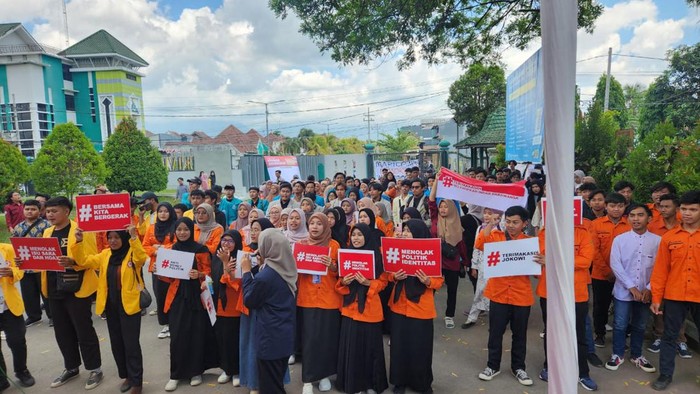 Forum Badan Eksekutif Mahasiswa (BEM) se-Jember menyatakan komitmennya untuk ikut ambil bagian melawan kampanye hitam dan penyebaran hoax.