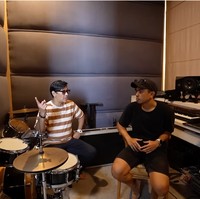 Kamar utama dan kamar anak berada di lantai dua. Studio musik Ditto juga di lantai yang sama. (Foto: YouTube/Taulany TV)