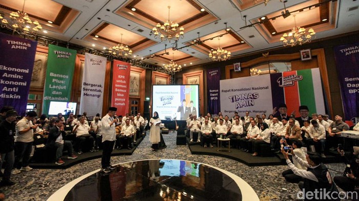 H-1 Debat, Anies-Cak Imin Hadiri Konsolidasi Timnas AMIN Timnas AMIN menggelar konsolidasi di Jakarta. Acara ini dihadiri capres-cawapres Anies Baswedan-Muhaimin Iskandar (Cak Imin).