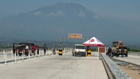 Sementara untuk periode tanggal 1 sampai 3 Januari 2024, jalur fungsional tol Solo-Jogja satu arah dari Jogja menuju Solo. Kendaraan yang dari arah Jogja, masuk melalui GT Karanganom. Untuk yang hendak masuk tol Trans Jawa bisa langsung ke GT Colomadu. Sedangkan tujuan Boyolali dan Kartasura, keluar di GT Banyudono masuk ke jalan raya Solo-Semarang.  